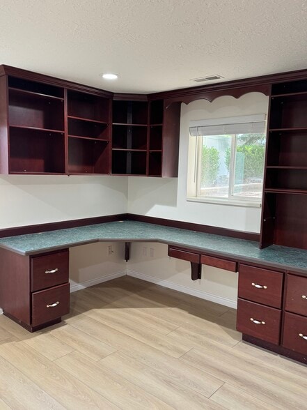 Building Photo - 1117 E 200 S