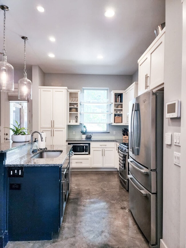 Building Photo - 803B Dawson Rd