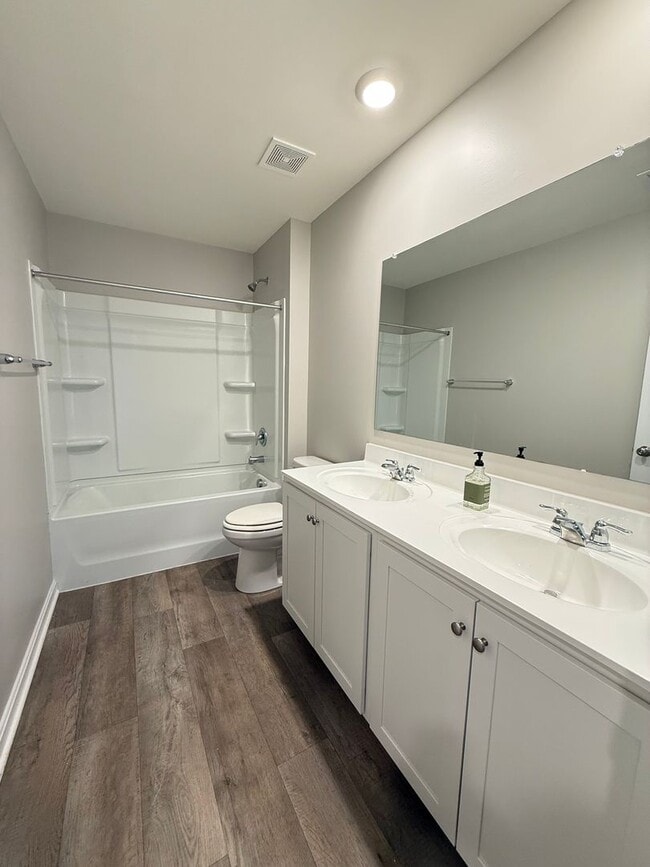 Building Photo - Rivergate