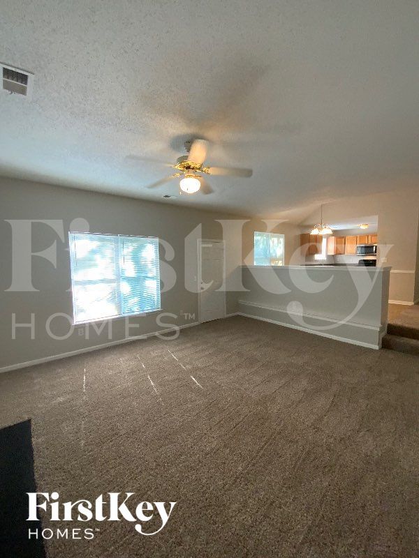 Building Photo - 141 Edison Dr