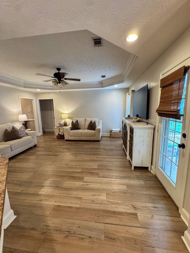 Building Photo - 127 Lee Rd 2181