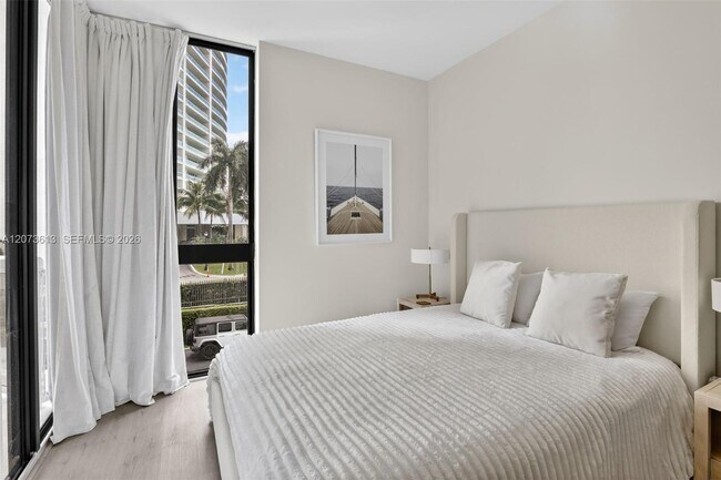 Building Photo - 20185 E Country Club Dr