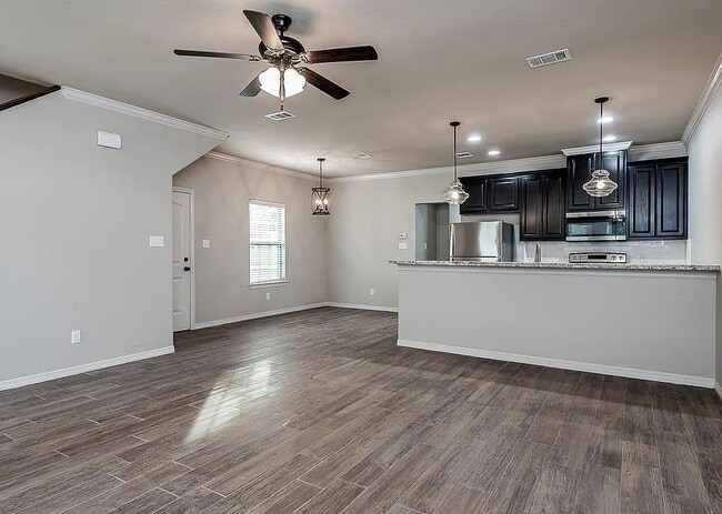 Building Photo - 910 Fairview Ave