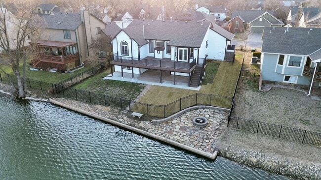 Building Photo - 112 S Springwood Dr