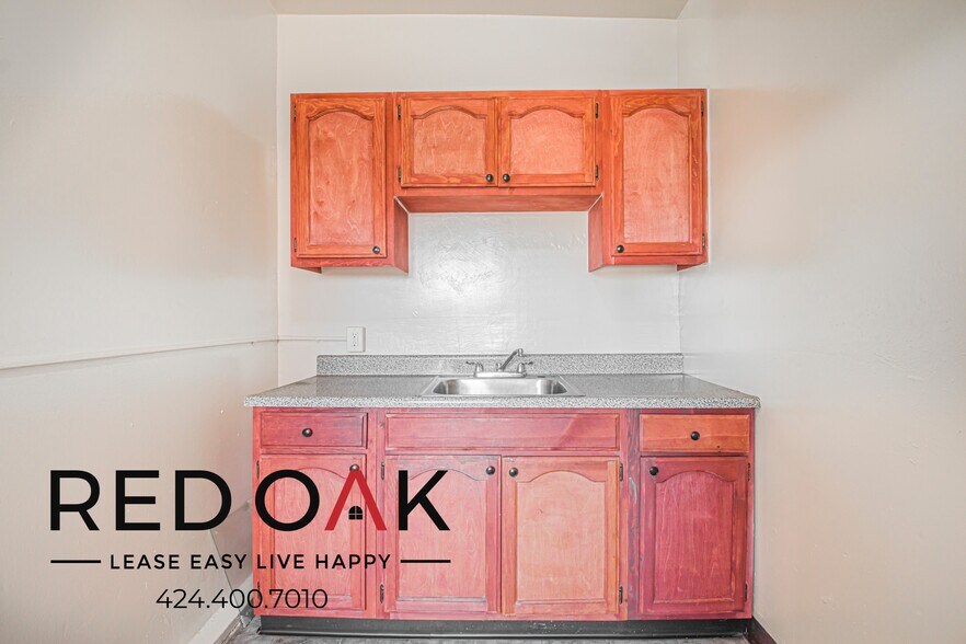 Building Photo - 443 S Catalina St