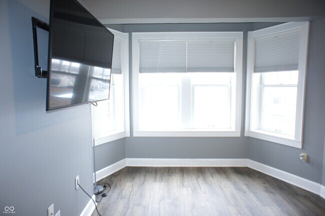 Building Photo - 230 E 9th St