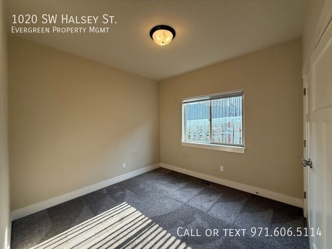 Building Photo - 1020 SW Halsey St