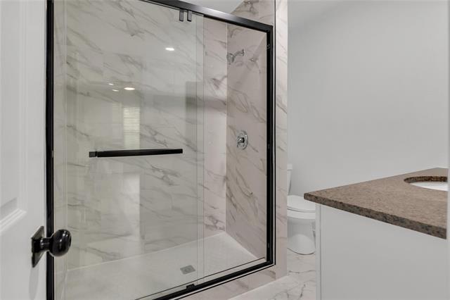 Building Photo - 704 Vine St