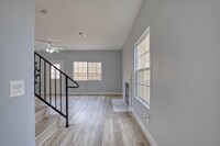 Building Photo - 58 Country Club Cir