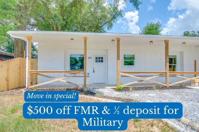 Primary Photo - Remodeled 2BR/2BA Near Downtown – ½ Off Mi...