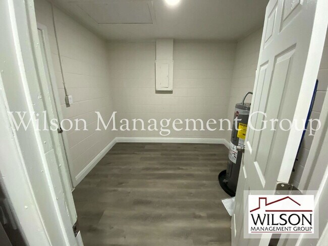 Building Photo - 1904 SW Rd