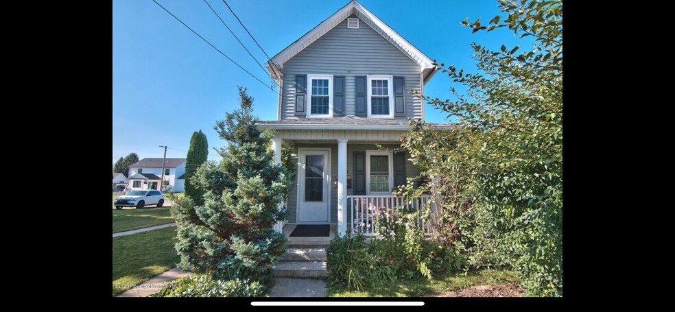 Primary Photo - 813 E Scott St