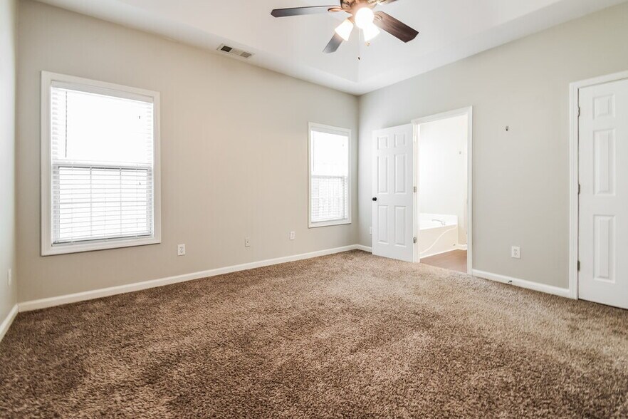 Building Photo - 1820 Towne Park Dr