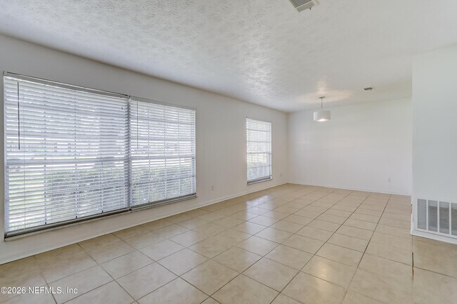 Building Photo - 166 Vanderford Rd W