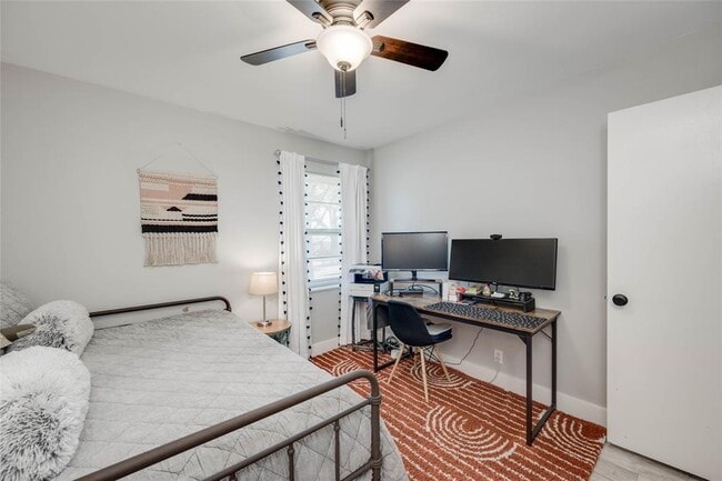 Building Photo - 11512 Oak Trail