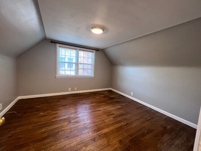 Building Photo - Recently Updated 2 Bedroom Home with Fence...