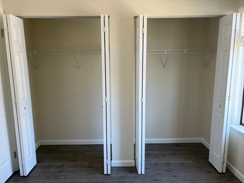 Building Photo - 706 The Woods