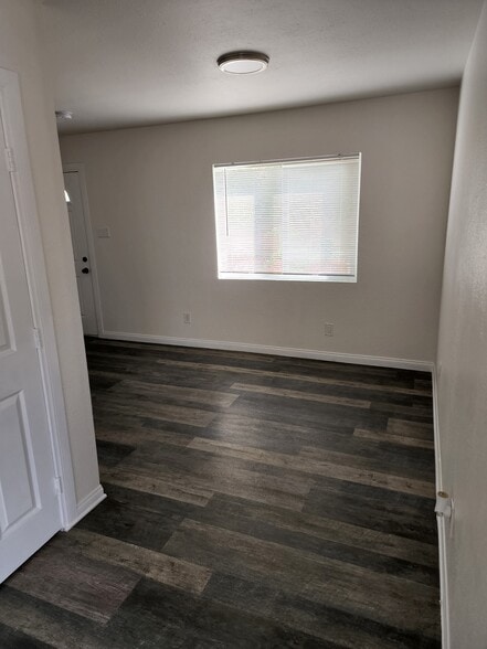 Building Photo - 2134 S Cloverdale Ave