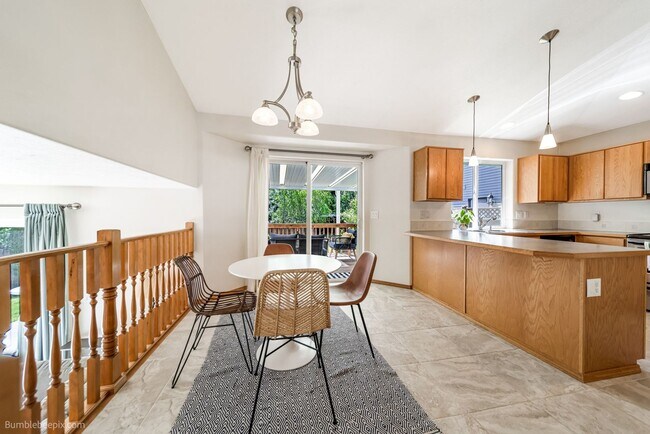 Building Photo - For Rent: Beautiful 3 Bed, 3 Bath Home in Desirable Eagle Ridge