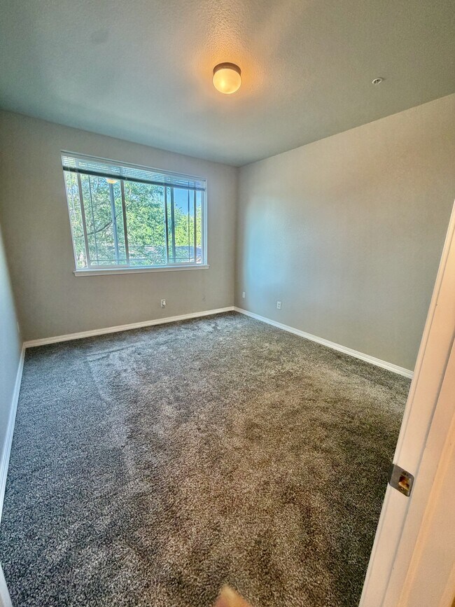 Building Photo - 2133 Krisron Rd