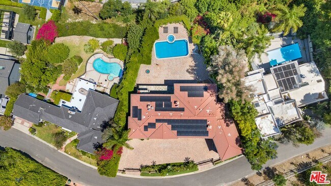 Building Photo - 18047 Karen Dr