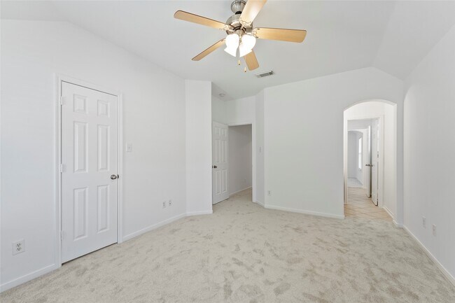 Building Photo - 26422 Creston Woods Dr