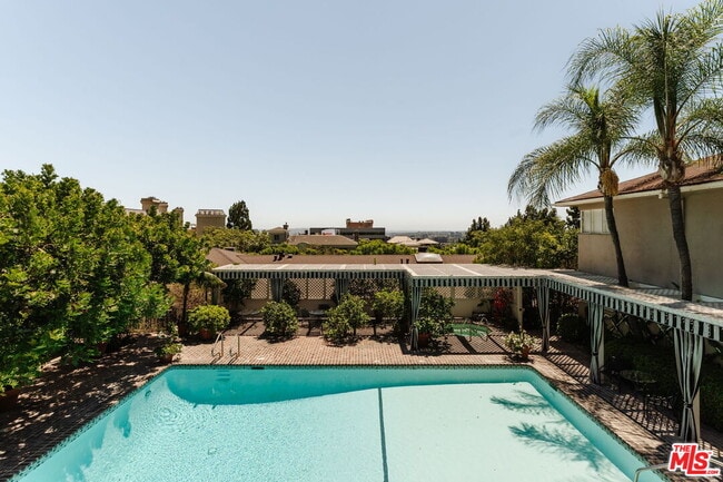 Building Photo - 1219 Sunset Plaza Dr