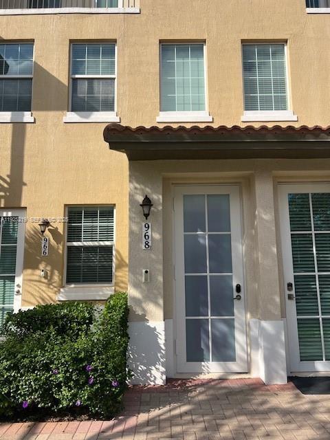 Building Photo - 968 SW 147th Ave