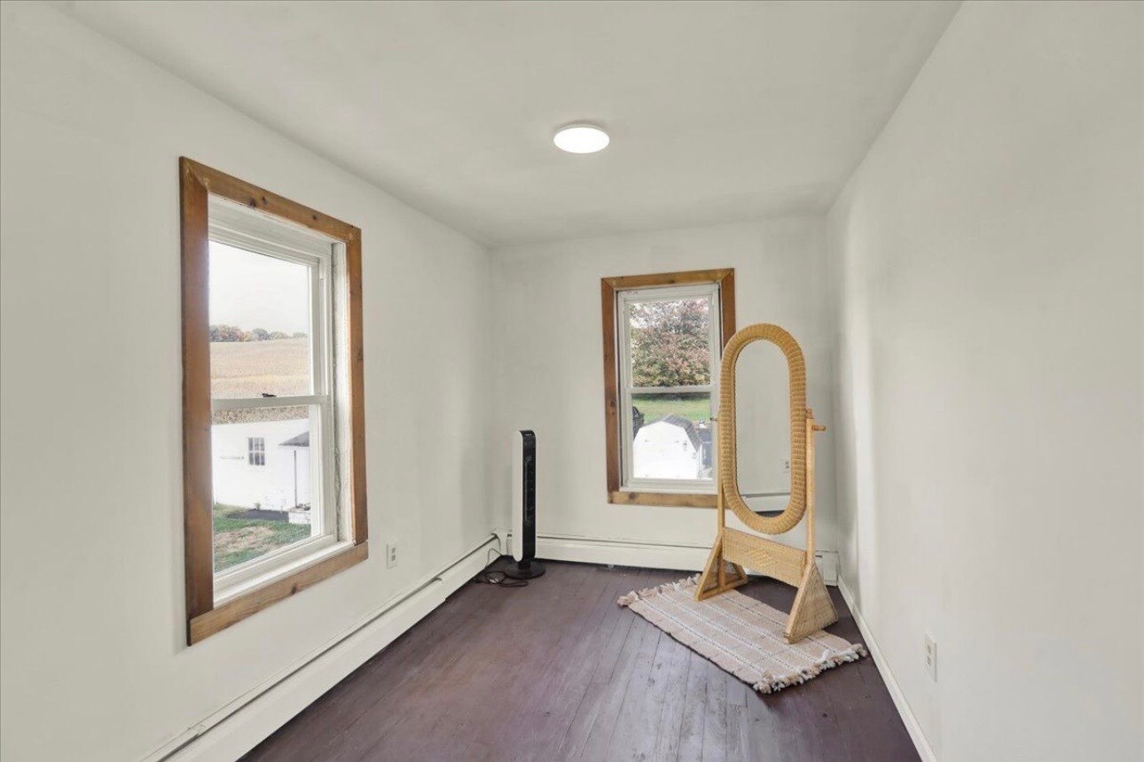 Building Photo - 40 W Adamsdale Rd