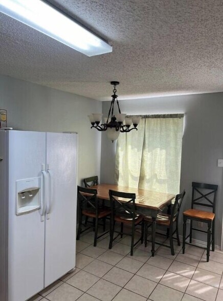 Building Photo - 1109 Palomino Dr