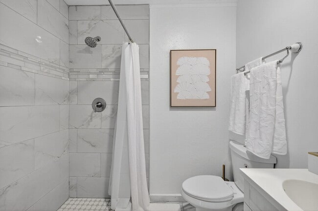 Building Photo - 1317 NE 1st Ave.