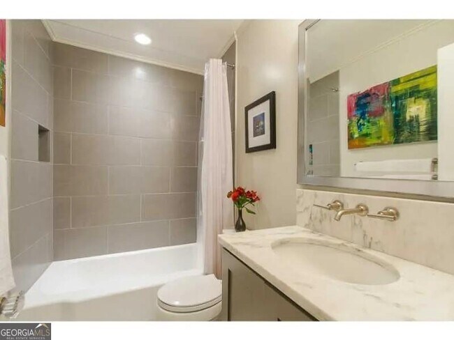 Building Photo - 1916 Greystone Rd NW