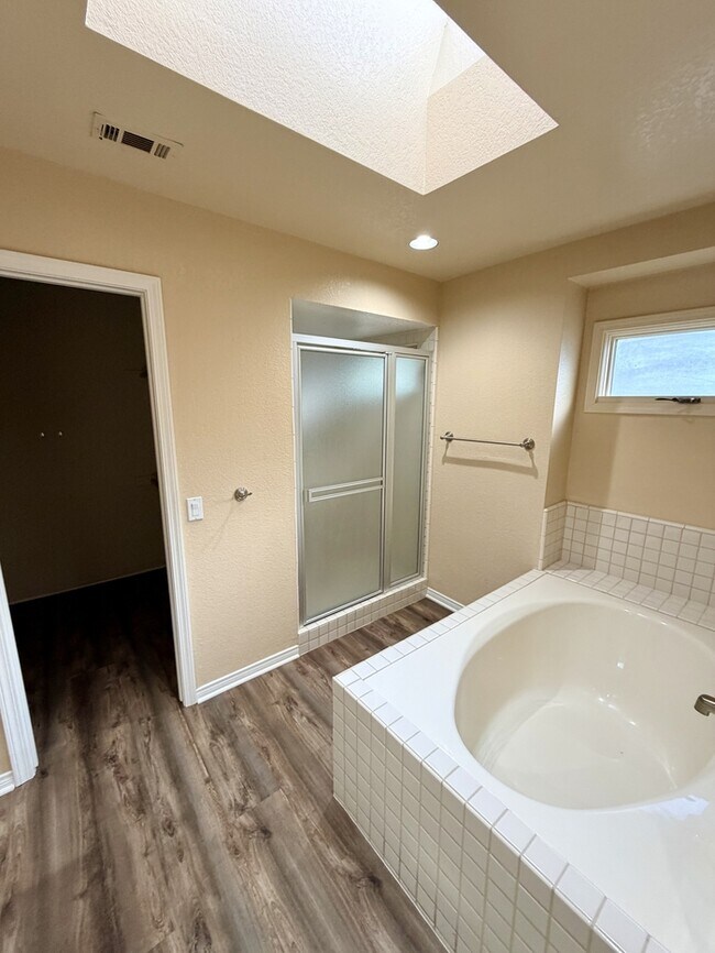 Building Photo - 38441 Oaktree Loop