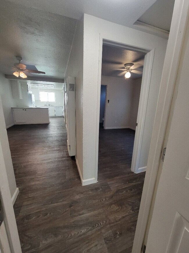 Building Photo - Lovely 3 bedroom 1.5 bath duplex for rent ...