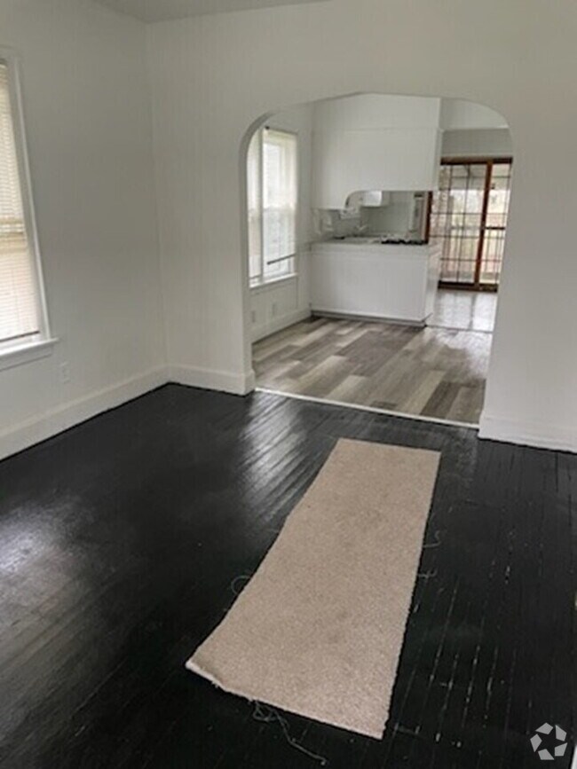 Building Photo - Property available now! (Section 8 ready)