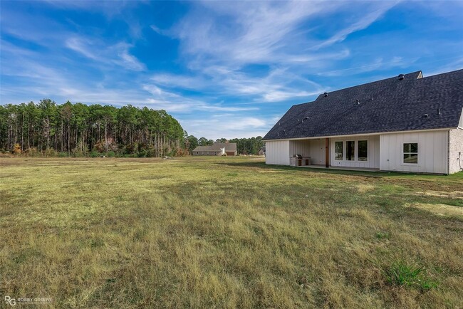 Building Photo - Modern 4 Bedroom / 3 Bath Home