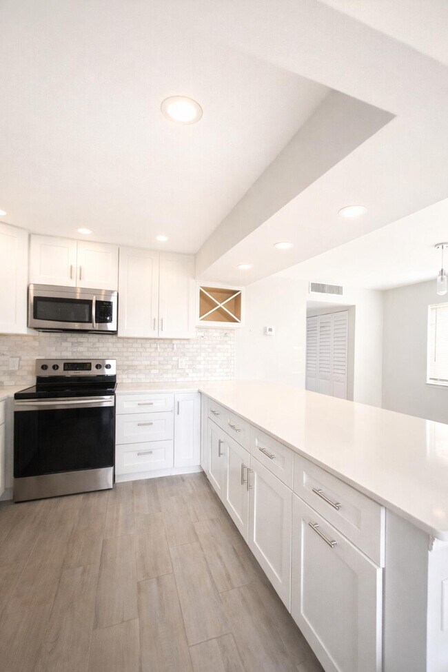 Building Photo - 299 Tuscany F