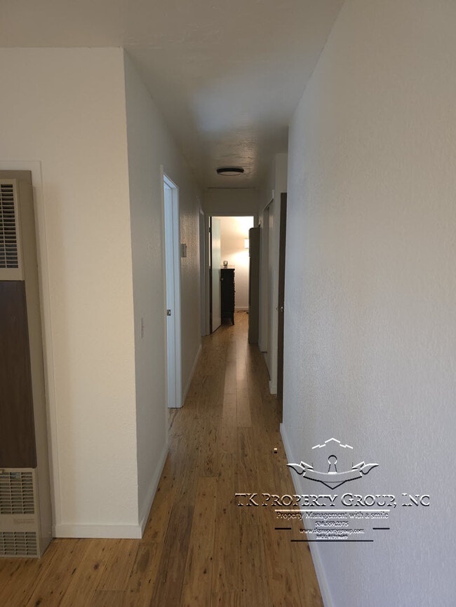 Building Photo - 16048 Mountain View Dr