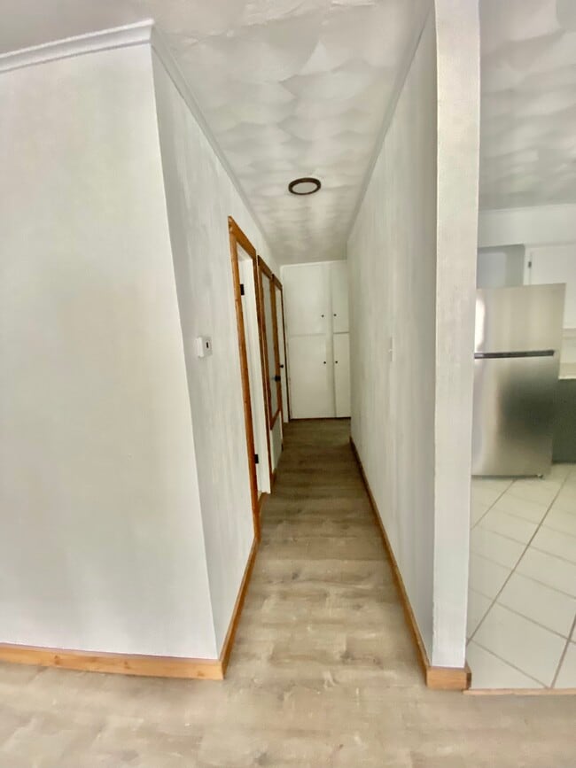 Building Photo - 405 Mary Dr