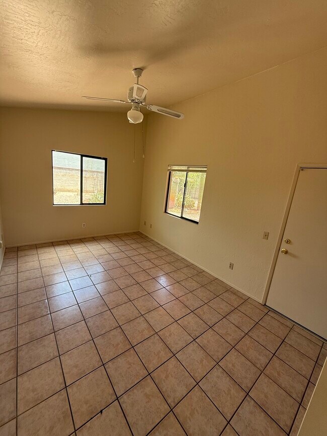 Building Photo - FOR RENT
