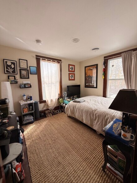 Building Photo - 11 Foster St