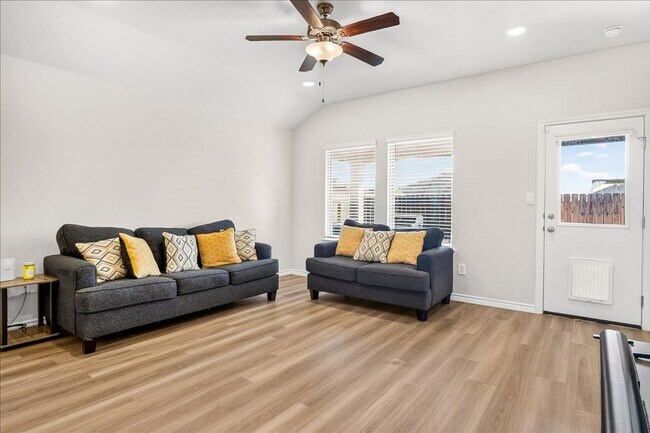 Building Photo - 1638 Comfy Wy