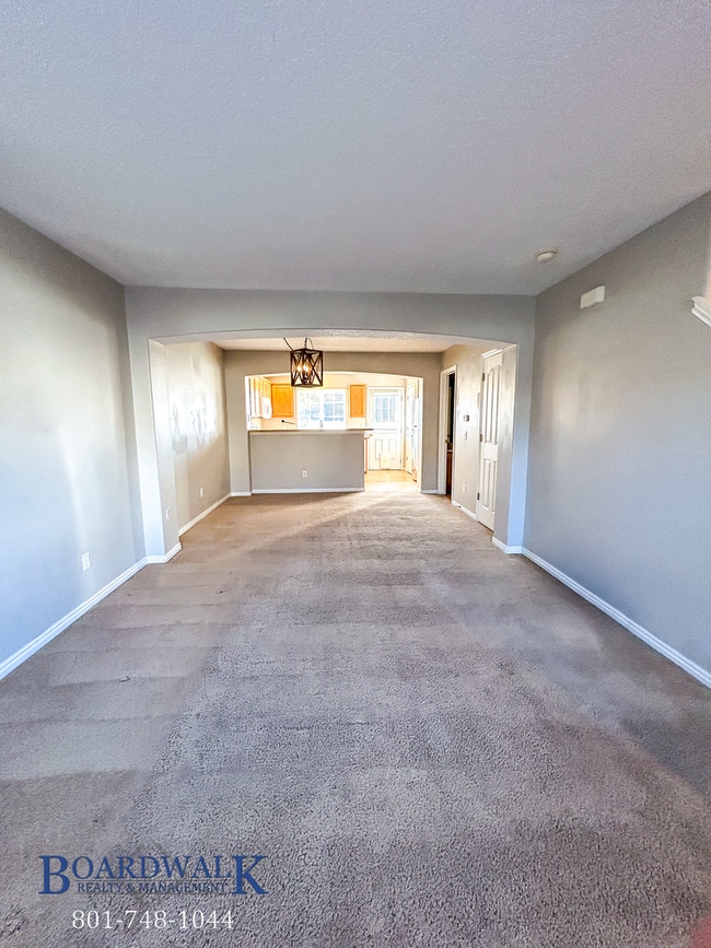 Building Photo - Stylish Draper Townhome with Private Patio