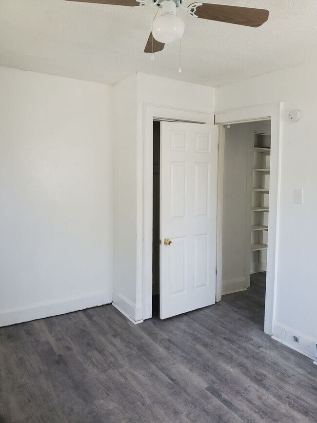 Building Photo - 20-20 Farragut St