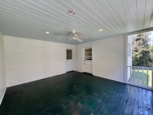 Building Photo - 506 Mayes Ave