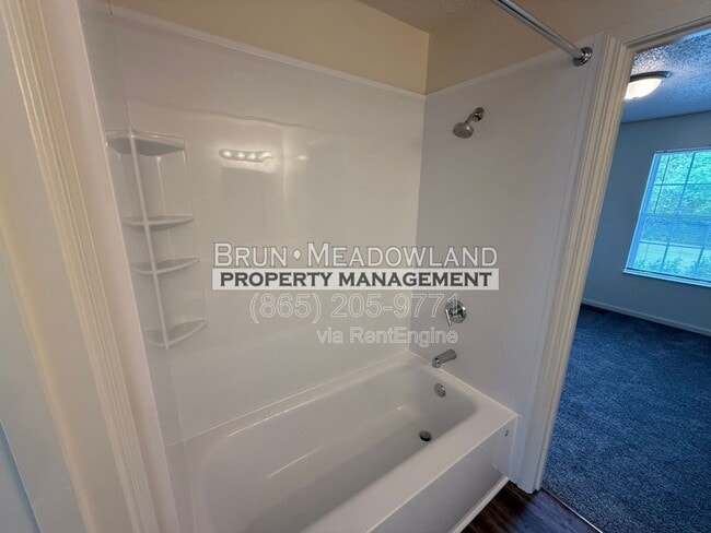 Building Photo - 5622 Boxwood Garden Way