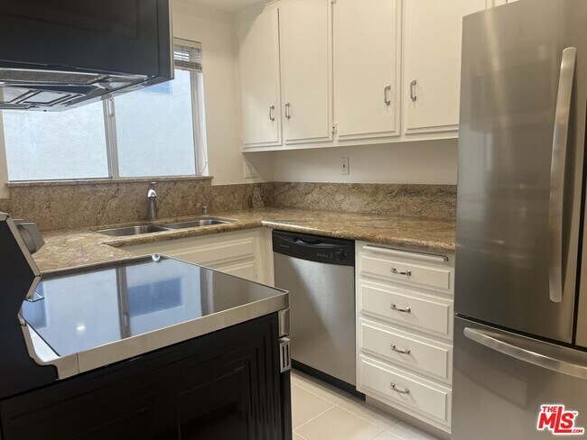 Building Photo - 11937 Darlington Ave