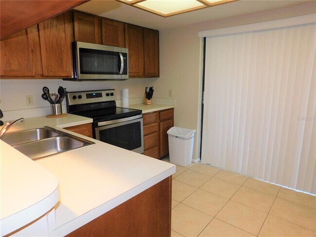 Building Photo - 250 Woodlake Wynde