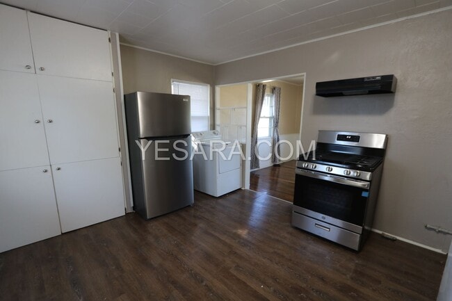 Building Photo - 2911-2911 Market St