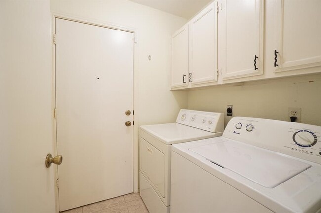 Building Photo - 8417 Avocet Dr
